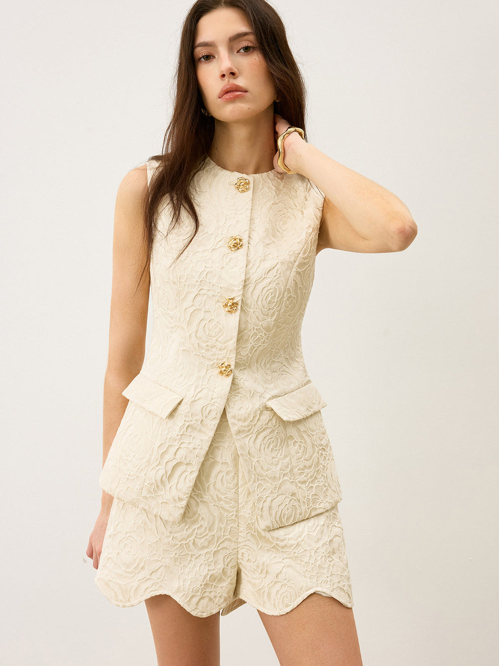 Texturiertes Jacquard-Weste mit Metallknopf