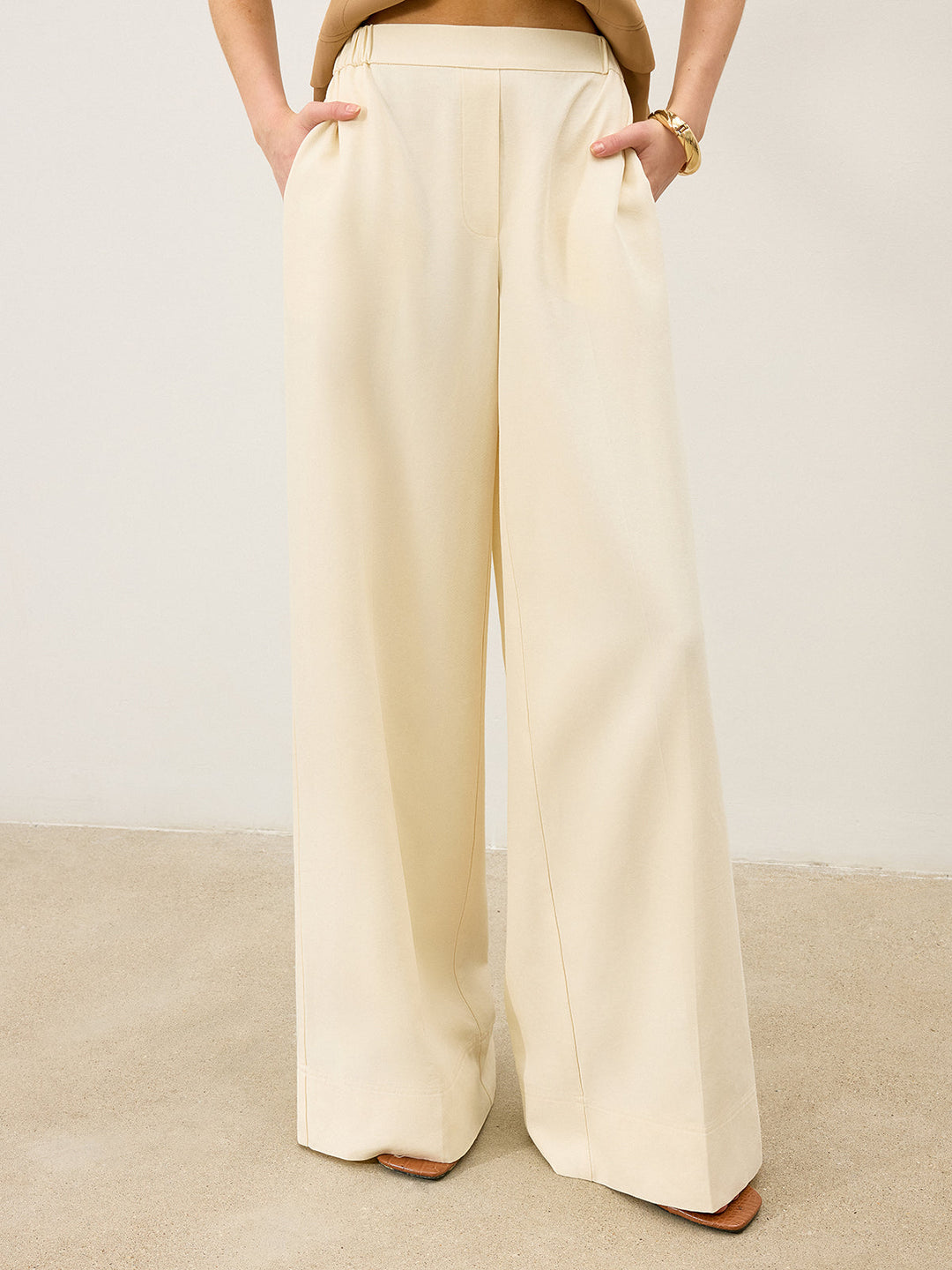 Taschenhose mit weitem Bein