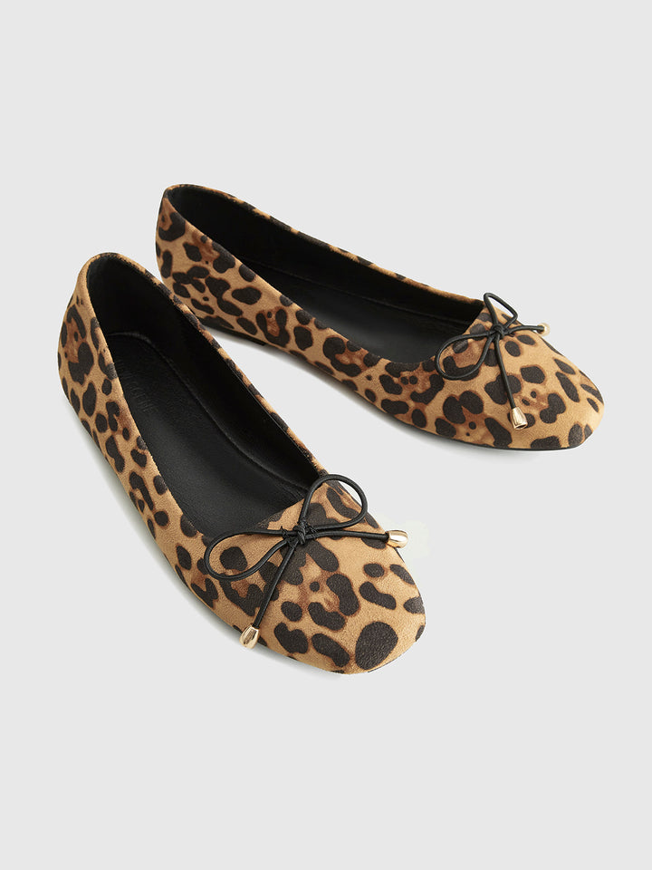Ballerinas mit Schleifen-Detail und Leopardenmuster