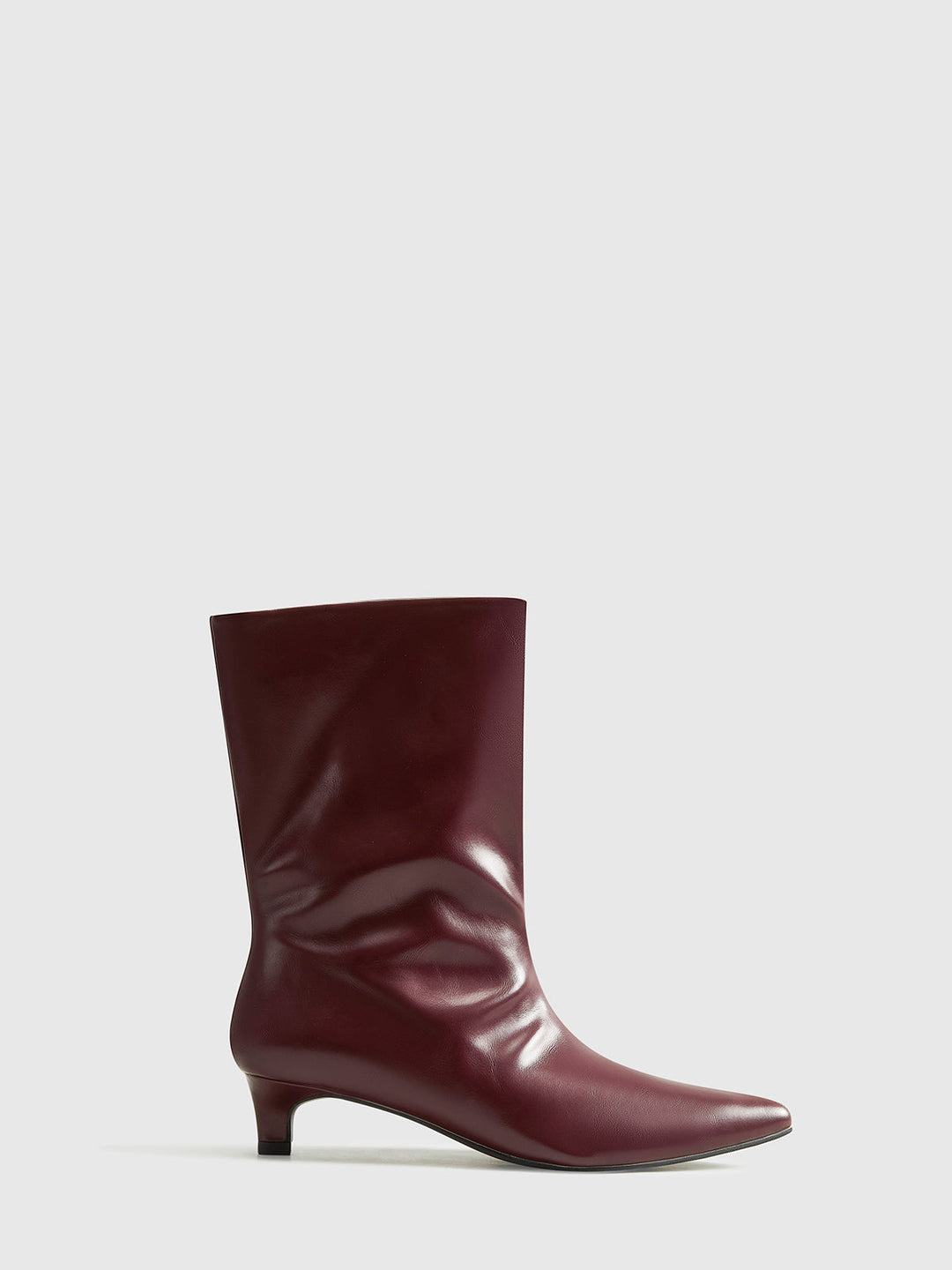 Spitze Stiefeletten mit Kittenabsatz