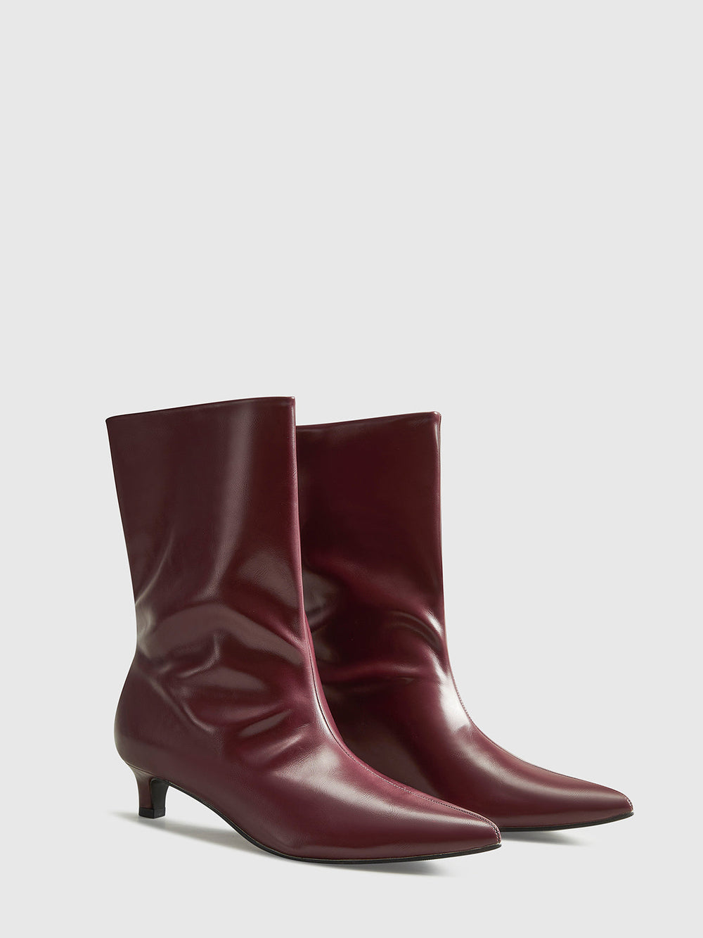 Spitze Stiefeletten mit Kittenabsatz