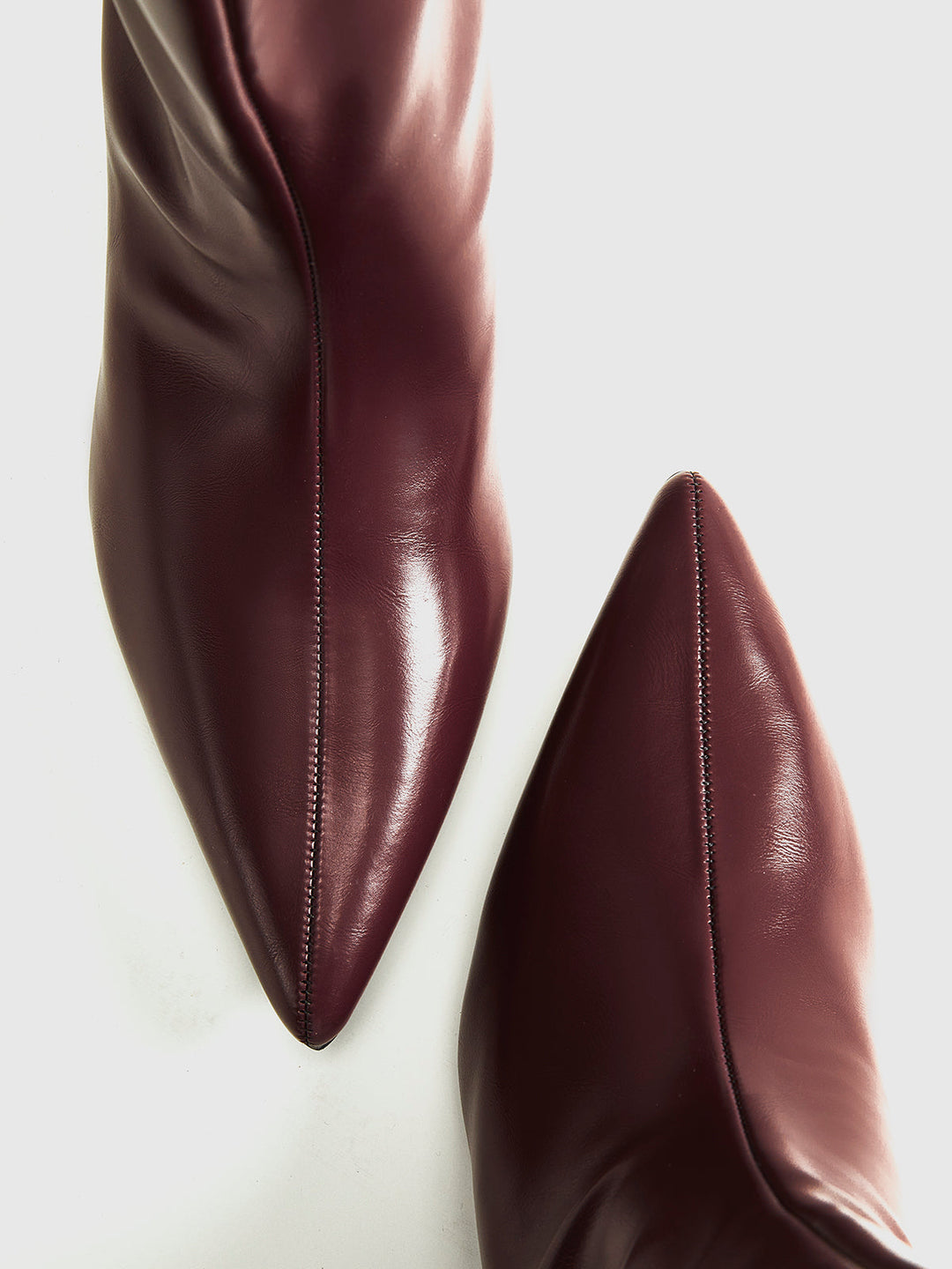 Spitze Stiefeletten mit Kittenabsatz