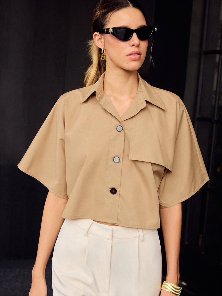 Asymmetrisches Crop-Shirt mit Knopfleiste
