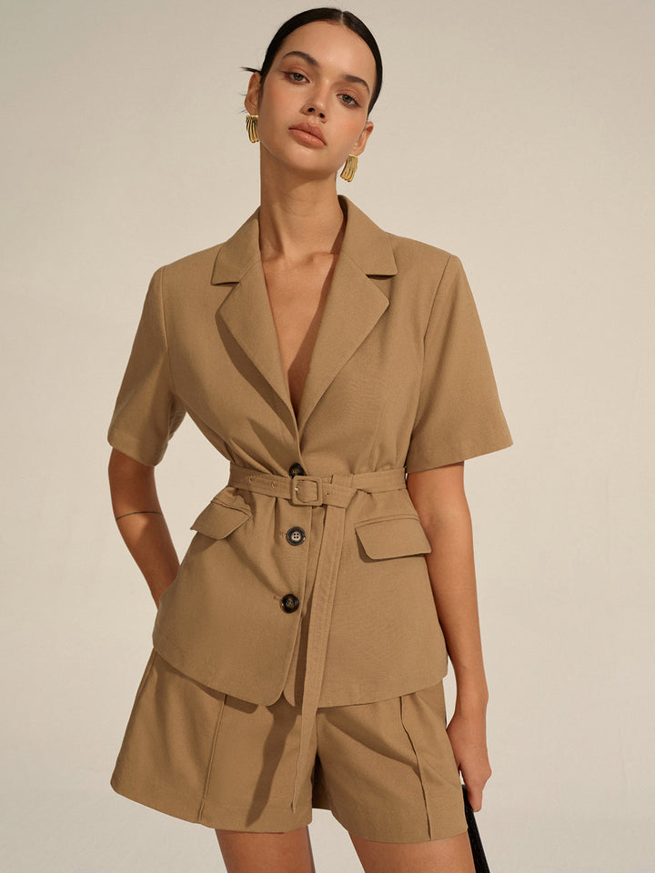 Kurzarm-Blazer-Shorts-Set mit Gürtel
