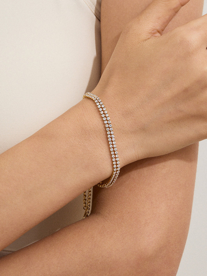 Armband mit Kristallverzierungen in mehreren Stilen