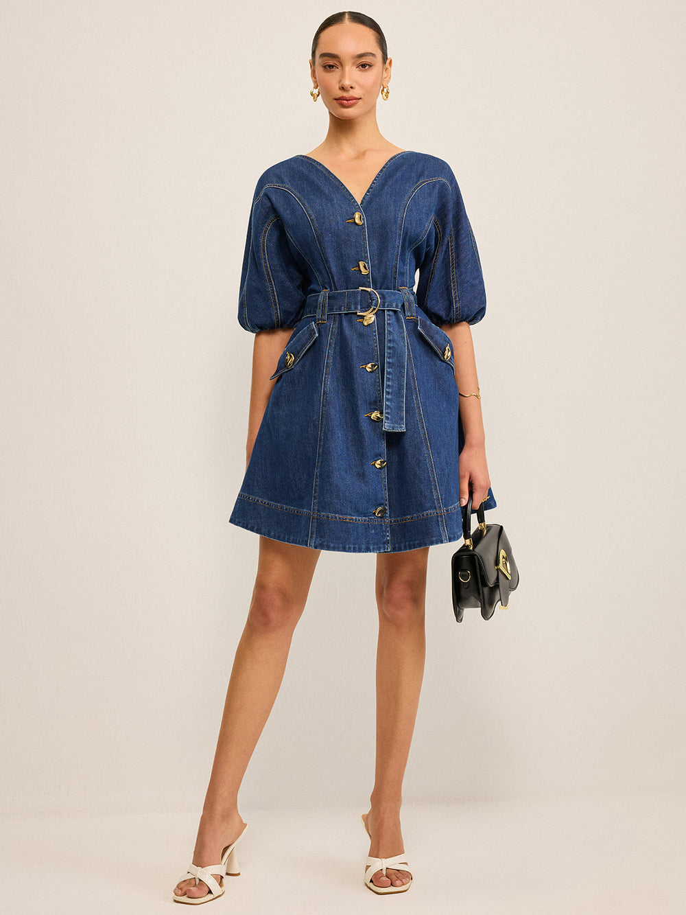 Taschenkleid aus Denim mit Gürtel