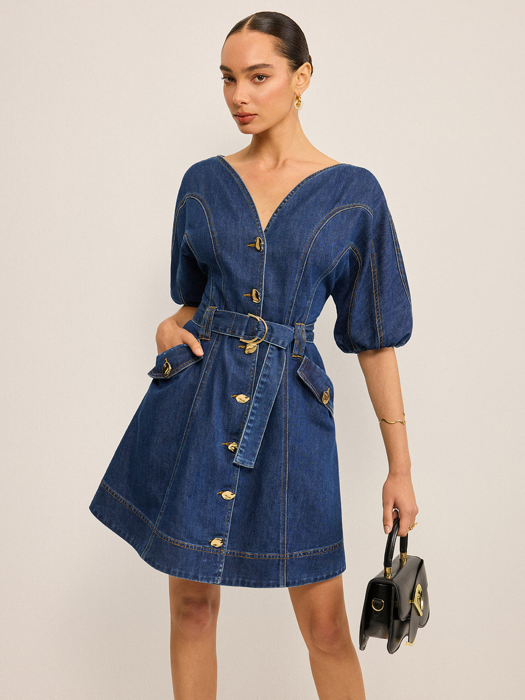 Taschenkleid aus Denim mit Gürtel