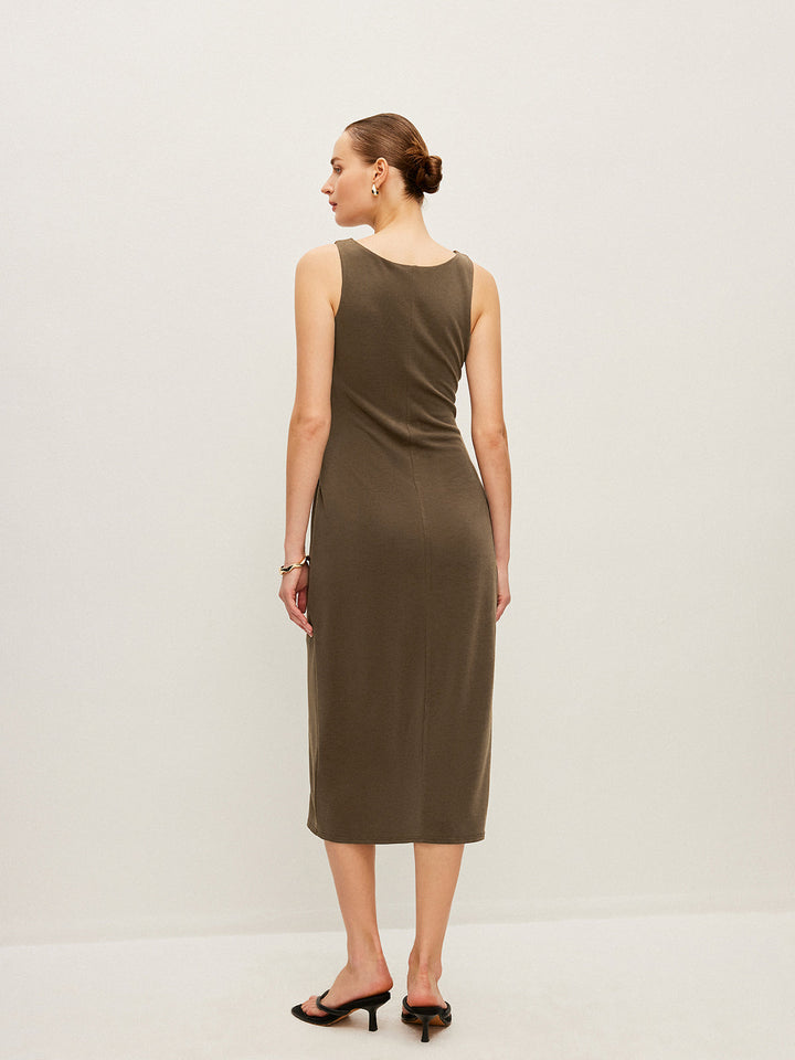 Kleid mit geraffter Taille und Netzdetails