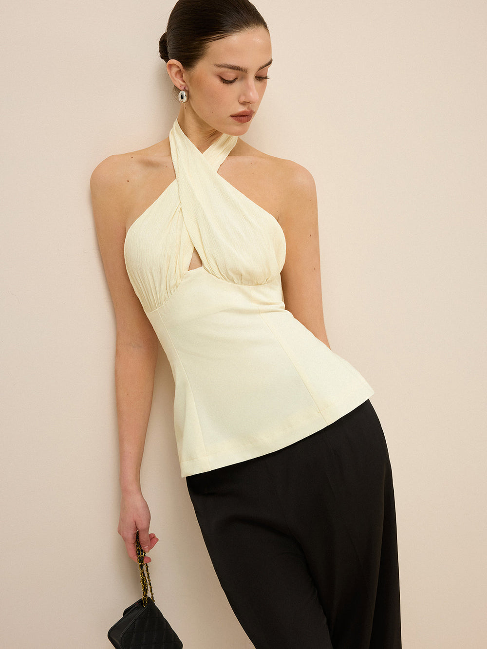 Cross-Over Halter-Top mit Rückenausschnitt