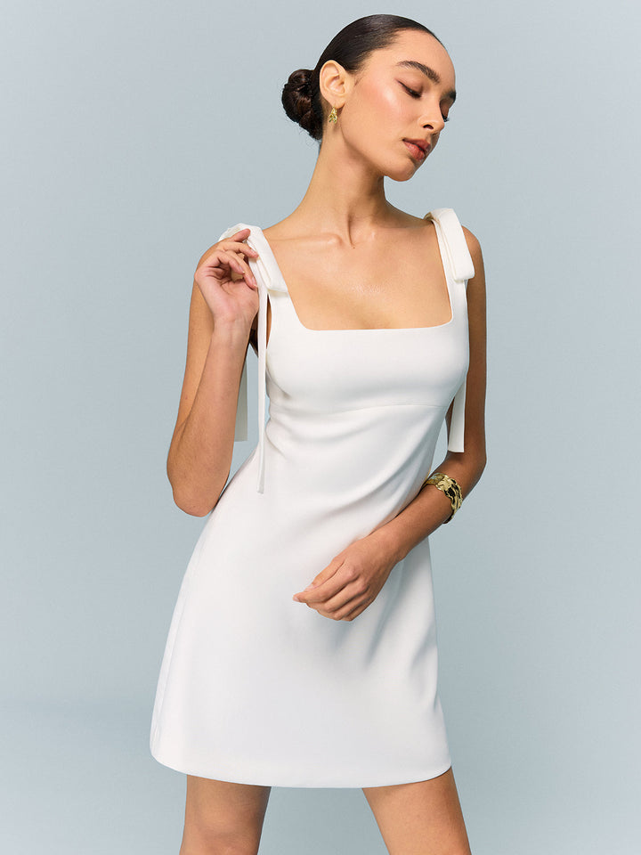 Rückenfreies Minikleid mit Schleifen-Trägern