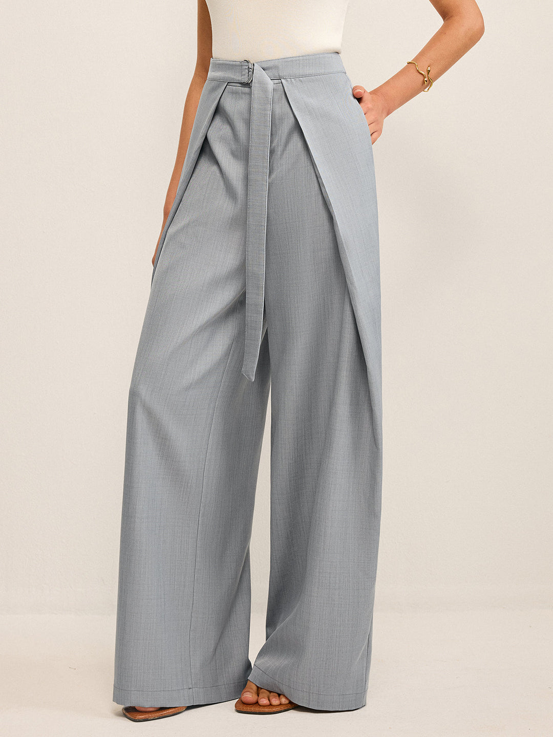 Plissierte Marlenehose mit weitem Bein