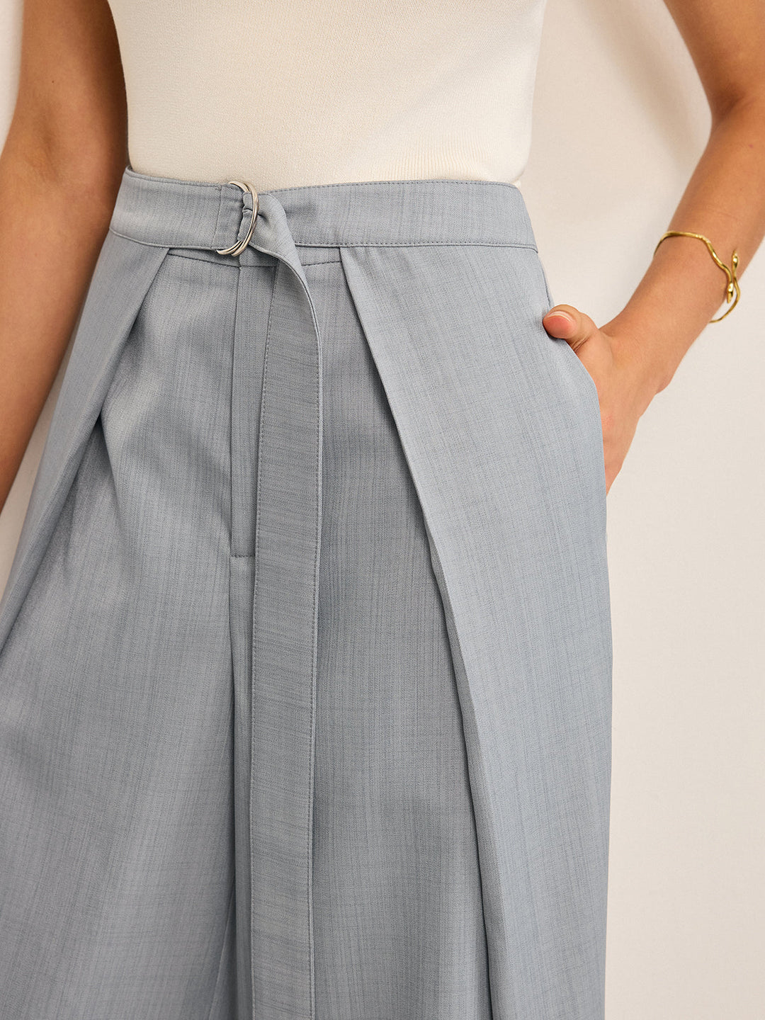 Plissierte Marlenehose mit weitem Bein