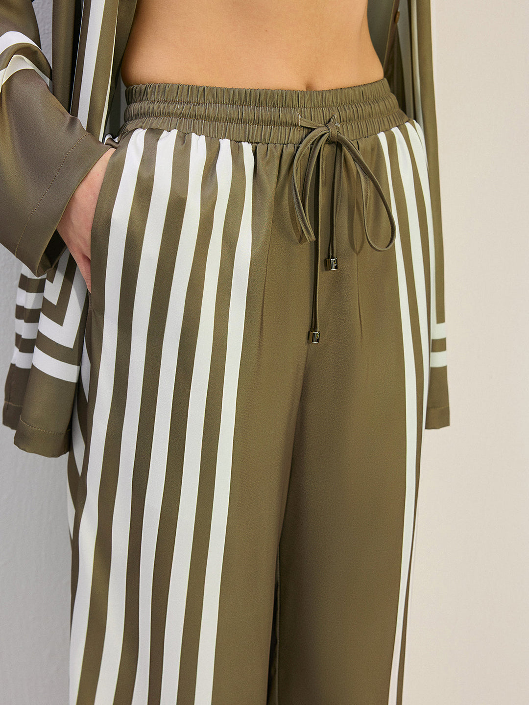 Gestreifte Satinhose
