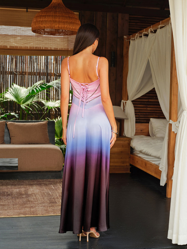 Maxikleid aus Satin mit Spaghettiträgern und Schnürung am Rücken im Tie-Dye-Farbverlauf