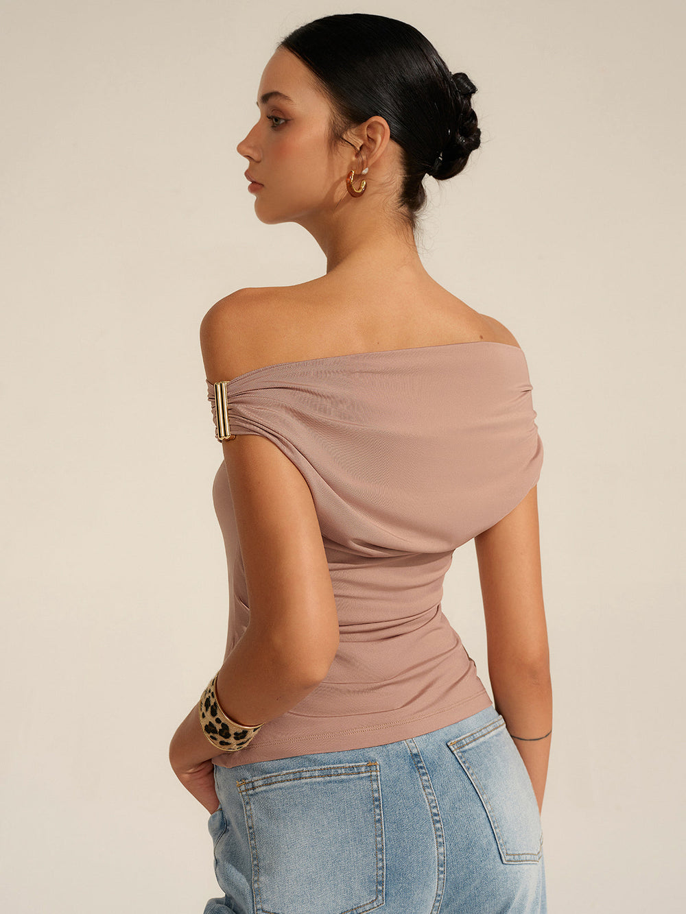 Gerüschtes One-Shoulder-Oberteil
