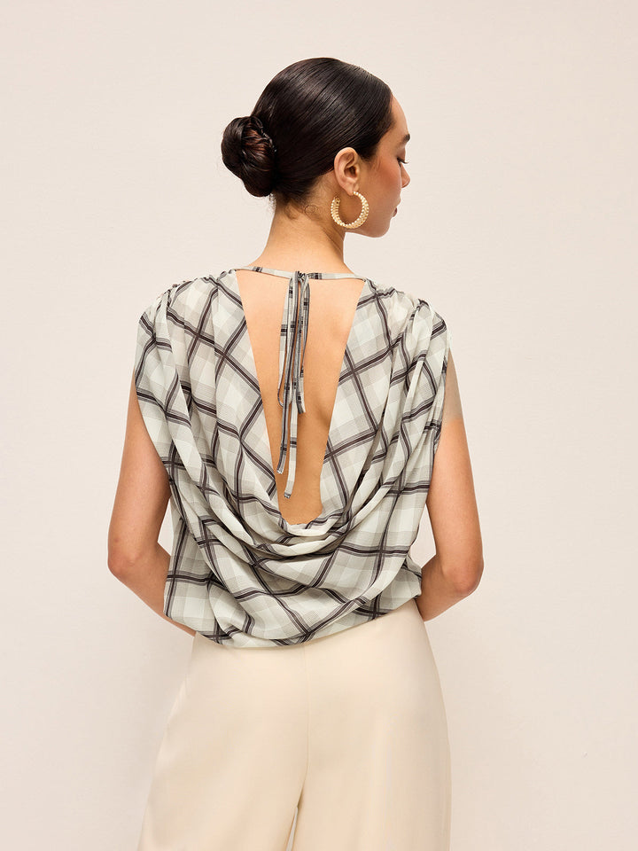 Ärmelloses kariertes Hemd mit offenem Rücken aus Chiffon