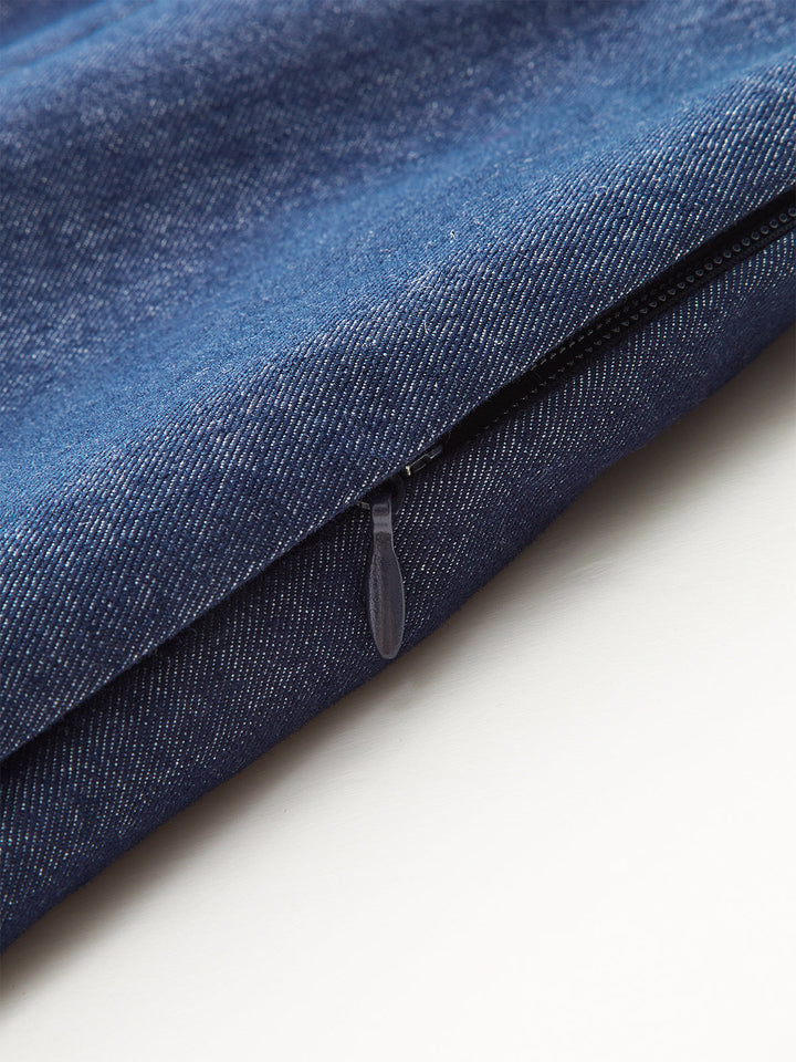 Faux-Denim-Shorts mit Metallketten-Gürtel
