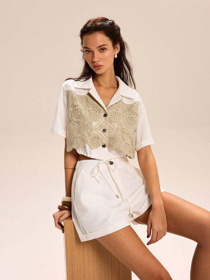 Spitzenbesetzte Crop-Bluse mit Shorts-Set