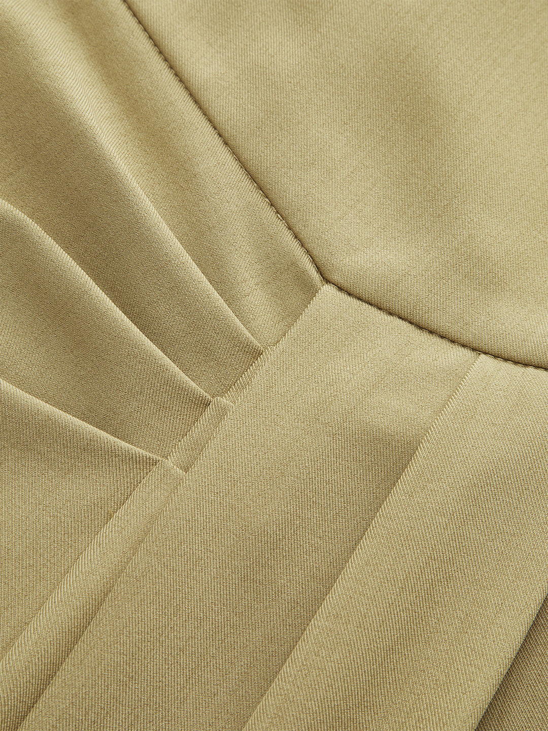 Asymmetrische Hose mit Raffung und hoher Taille