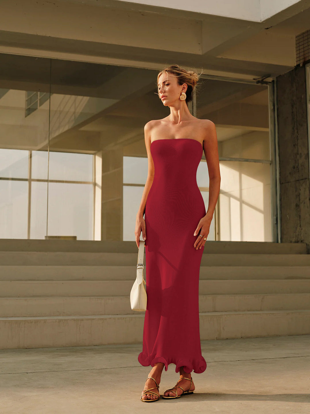 Kalt-Schulter-Strickkleid mit Rüschen