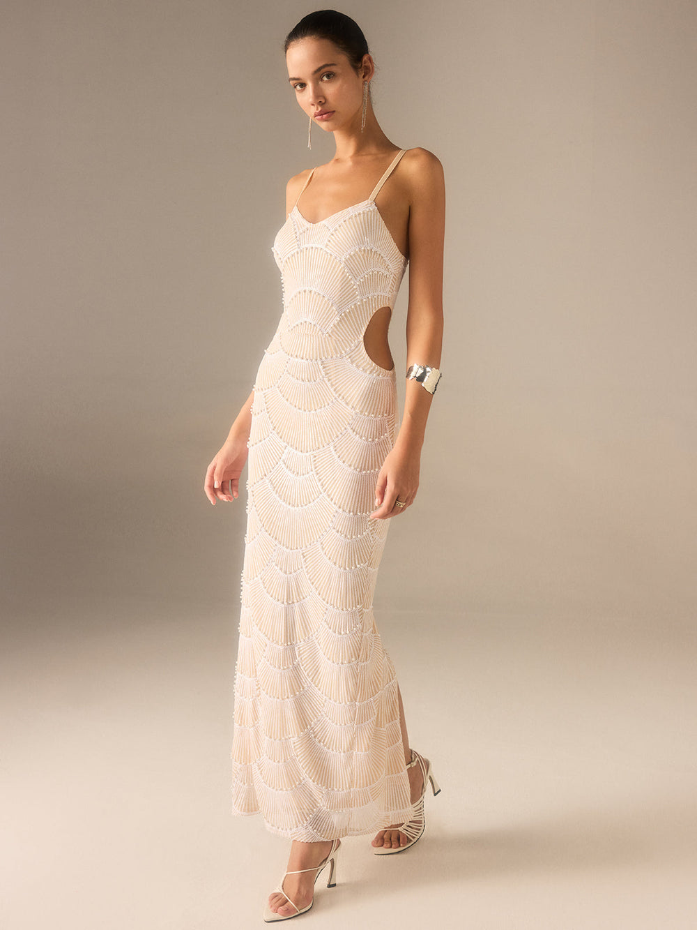 Maxikleid mit Cut-Out-Detail und Perlenbesatz