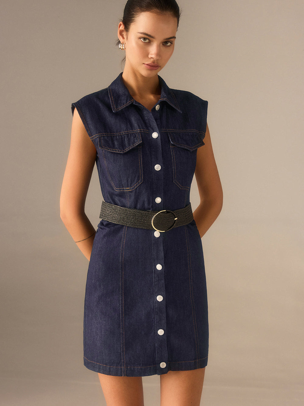Denim Kleid mit Knopfleiste vorne, Kragen, ärmellos und ohne Gürtel