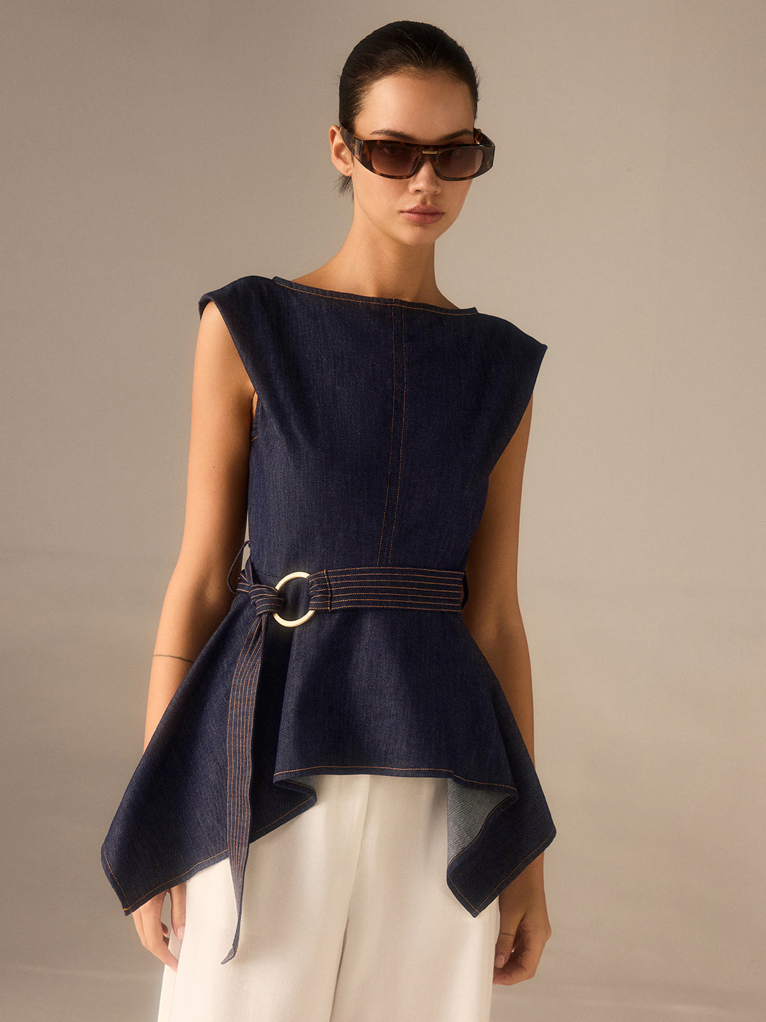 Denim Peplum Gürtel-Top mit asymmetrischem Saum