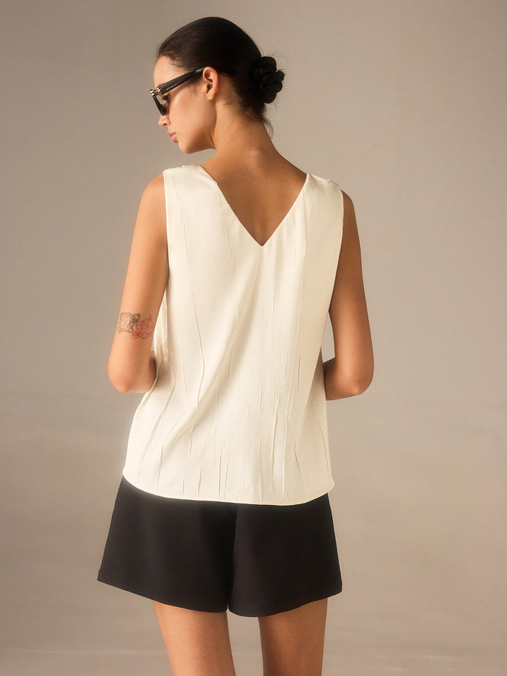 Satin-Oberteil mit verdrehten Trägern und V-Ausschnitt mit Metalldetail
