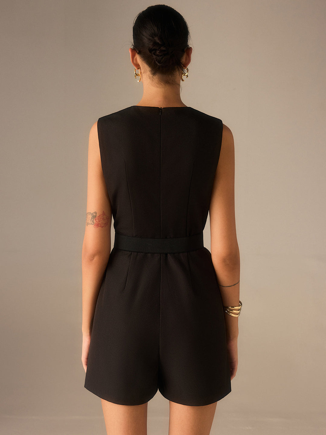 Jumpsuit mit Gürtel und Knöpfen aus Metall