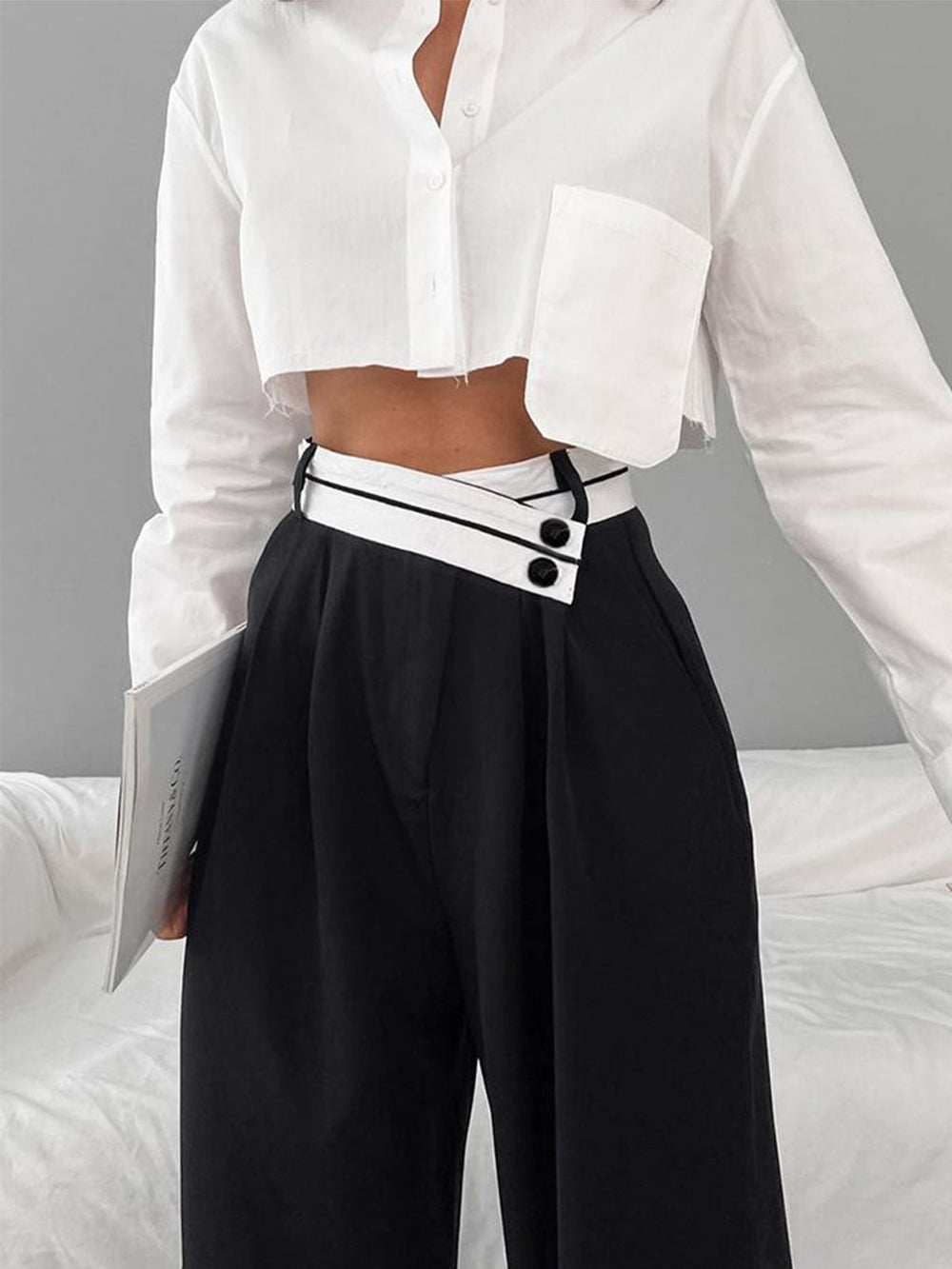 Asymmetrische High-Waist-Hose mit breitem Bein