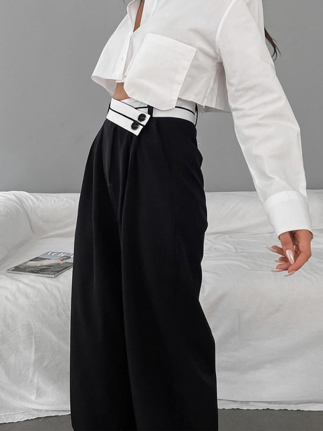 Asymmetrische High-Waist-Hose mit breitem Bein