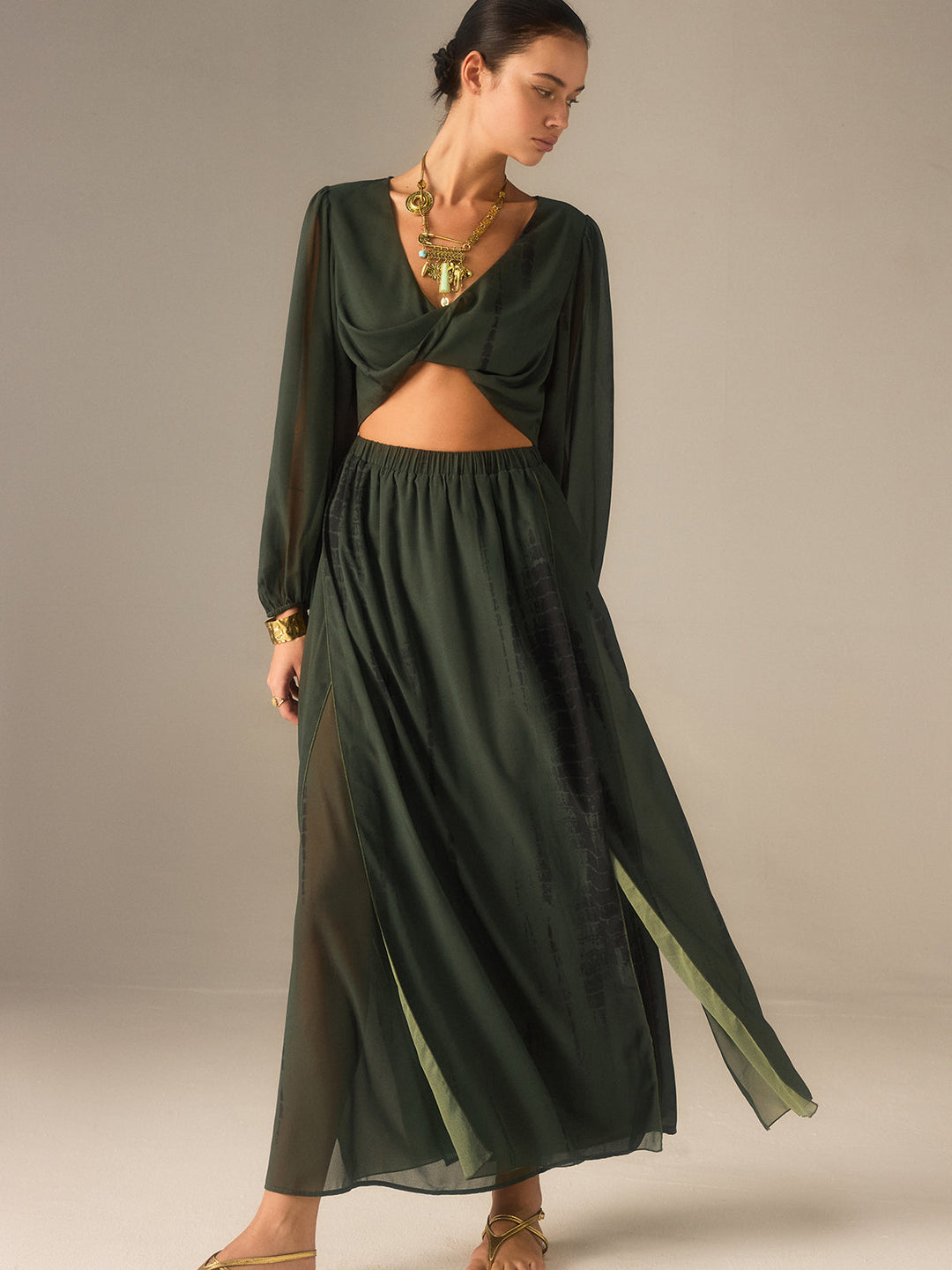 Chiffon Crop Top und Maxikleid mit Schlitz