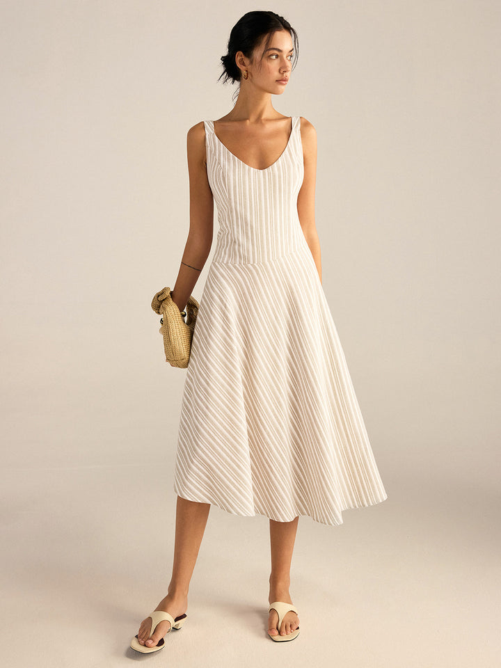 Gestreiftes asymmetrisches Midi-Kleid