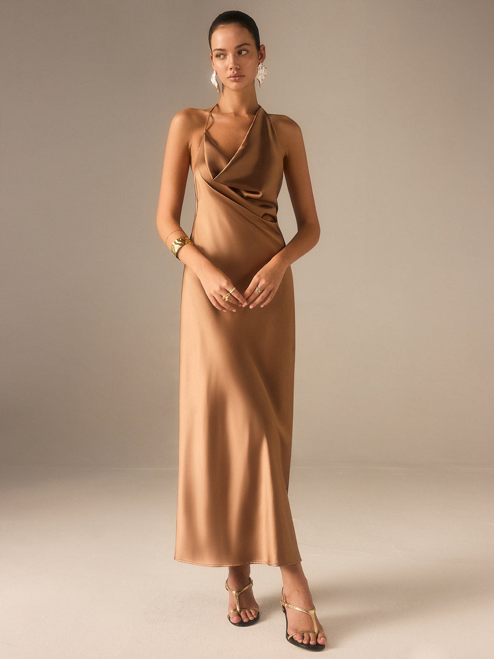 Maxikleid mit Satin-Neckholder und Rückenausschnitt