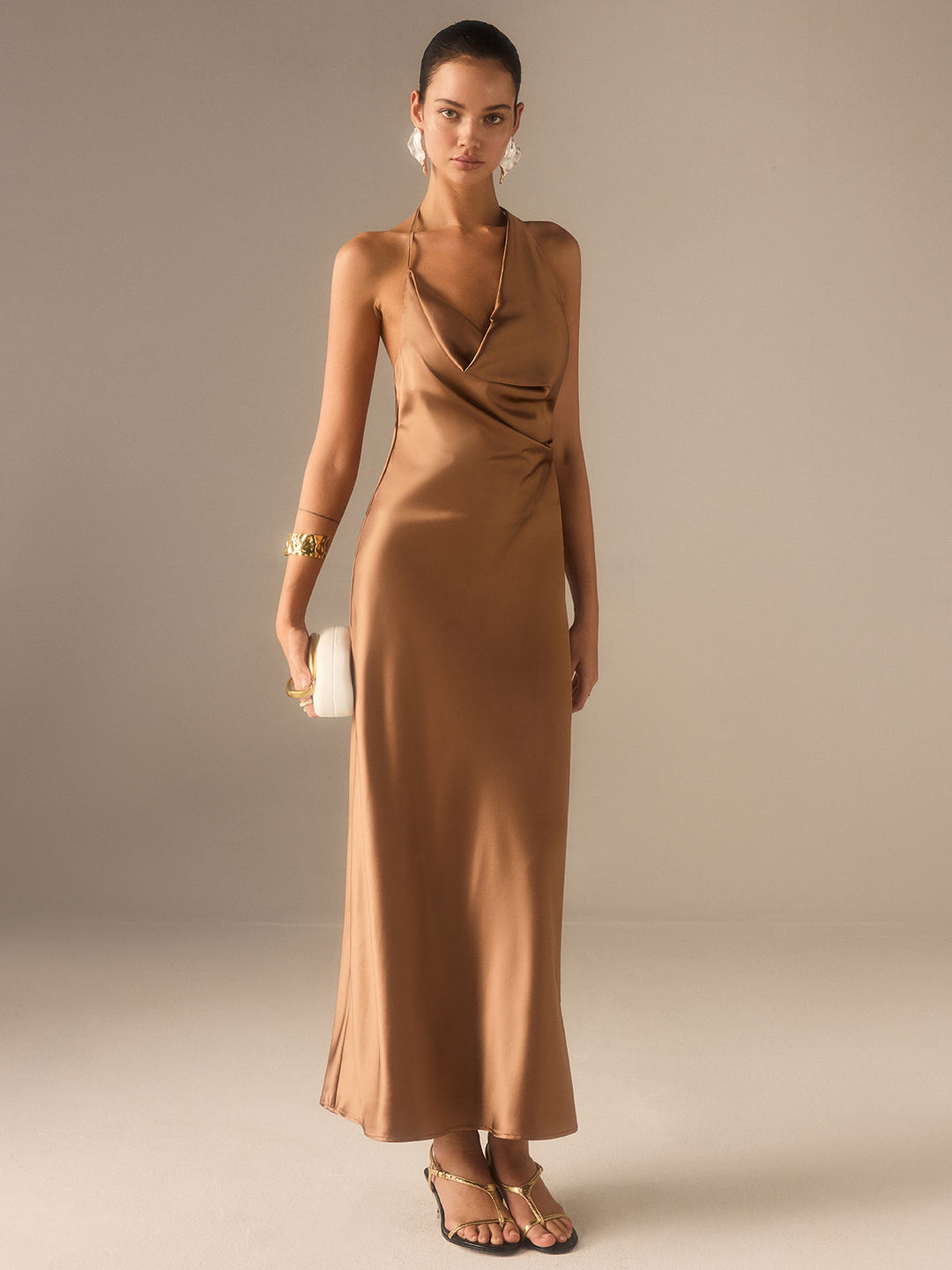 Maxikleid mit Satin-Neckholder und Rückenausschnitt