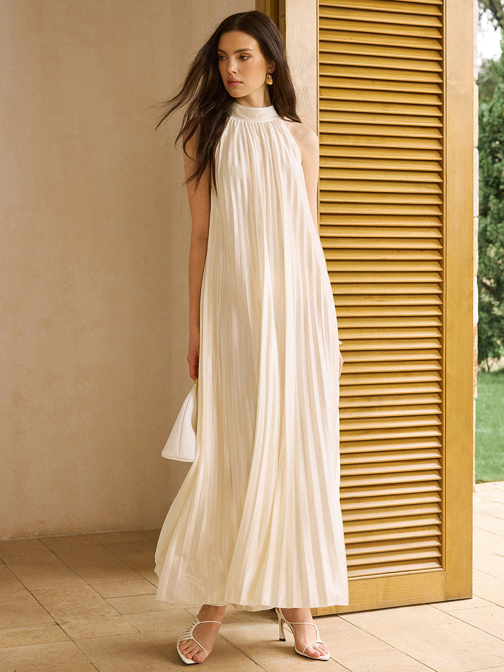 Satin Maxikleid mit hohem Kragen und Falten