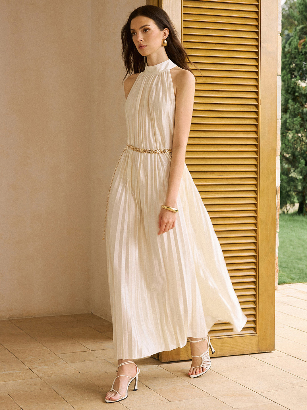 Satin Maxikleid mit hohem Kragen und Falten