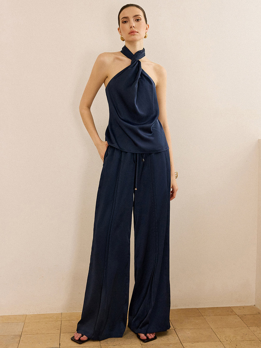 Satin Neckholder-Top und Hose mit weitem Bein