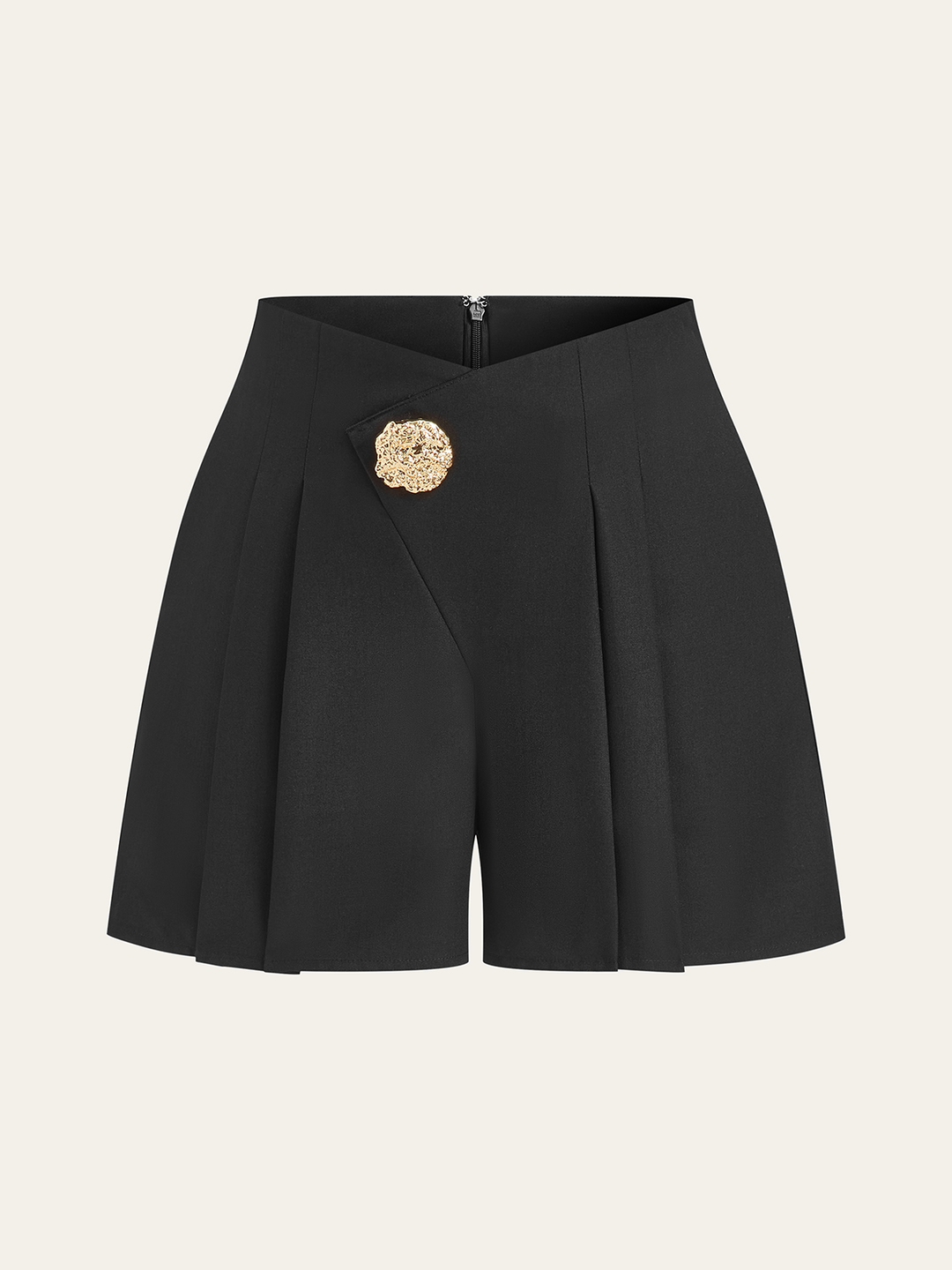 High-Waisted Plissee-Shorts mit Metallknopf