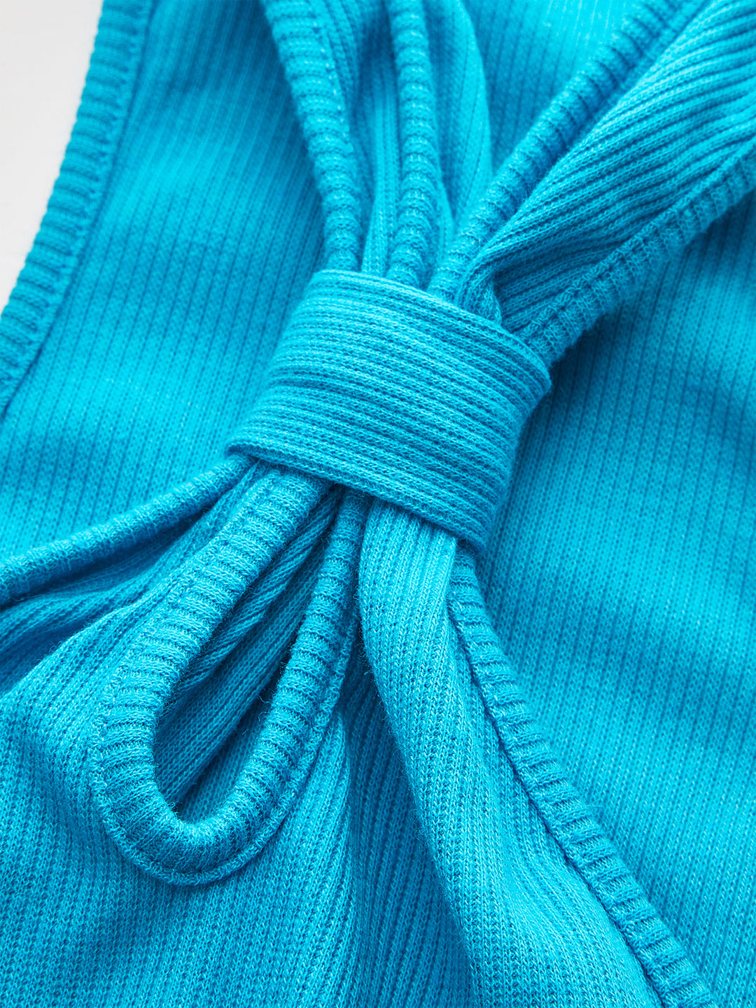 Rippstrick-Oberteil mit Neckholder und Knoten