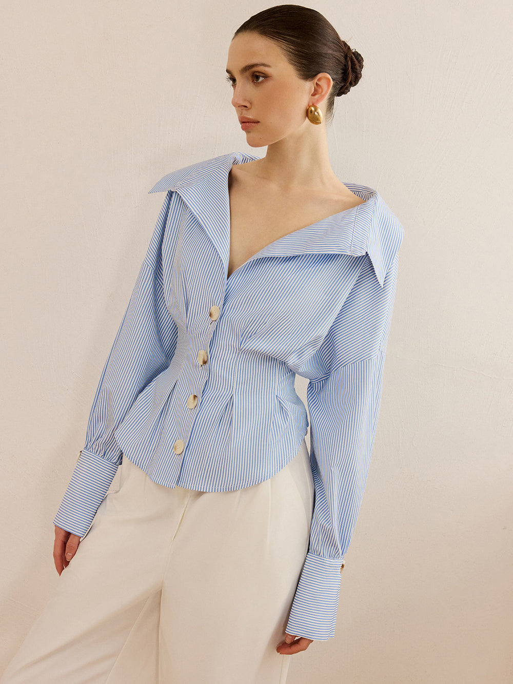 Gestreifte Hemdbluse mit Taillenraffung