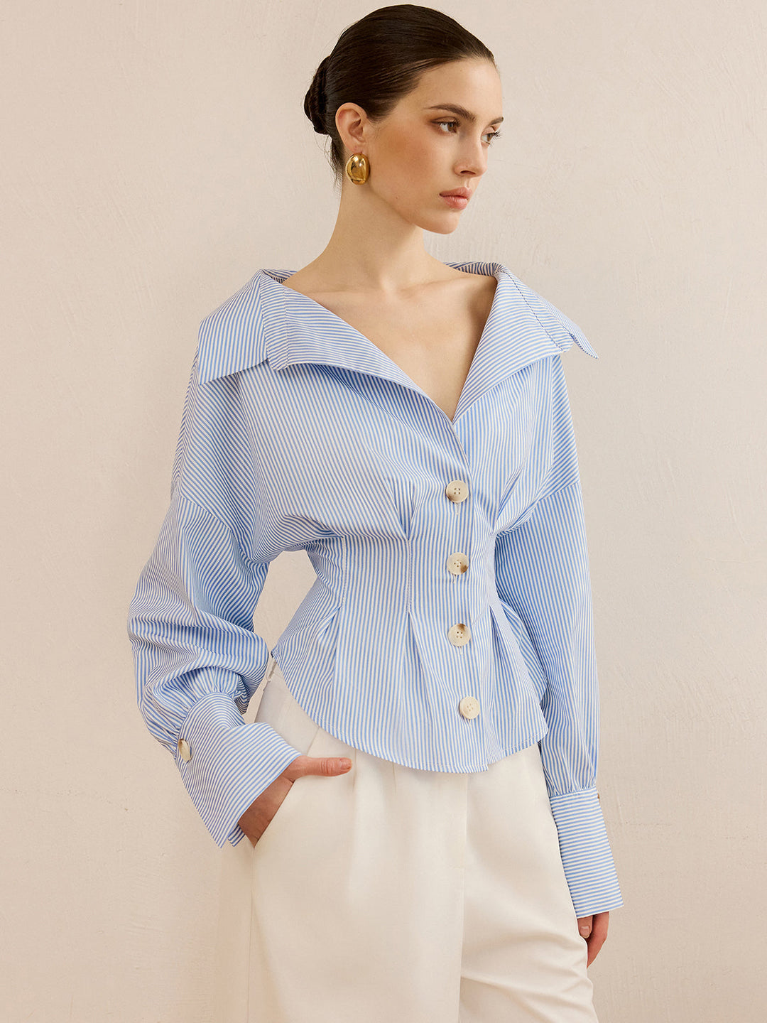 Gestreifte Hemdbluse mit Taillenraffung