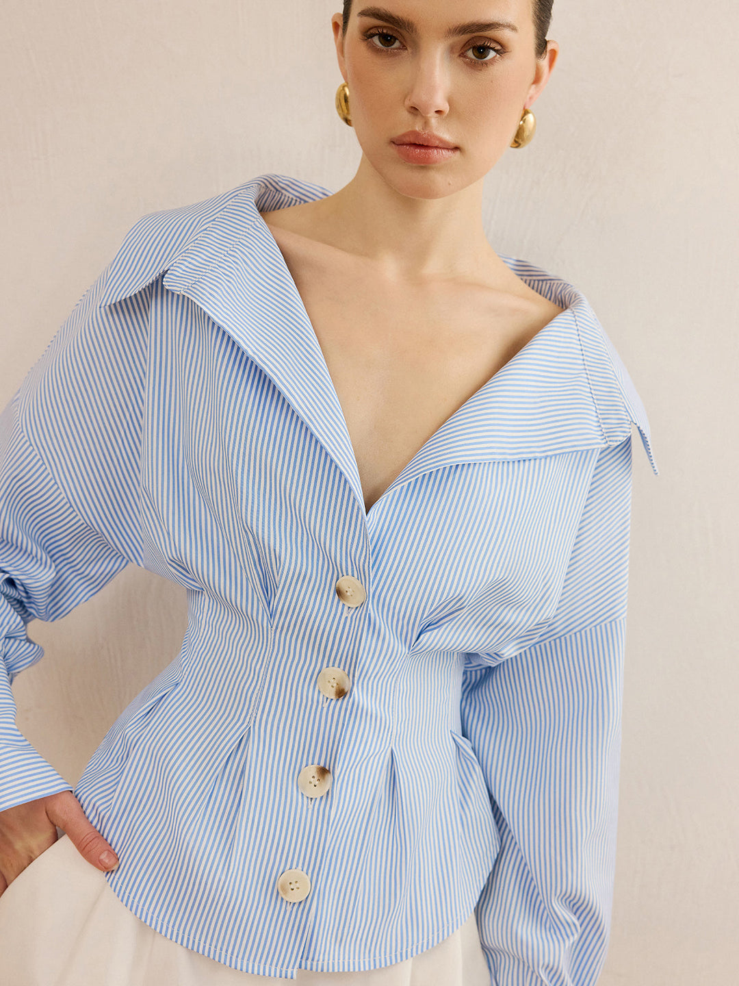 Gestreifte Hemdbluse mit Taillenraffung