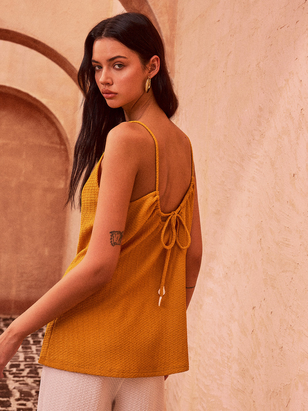 Geripptes Tanktop mit Bindeband
