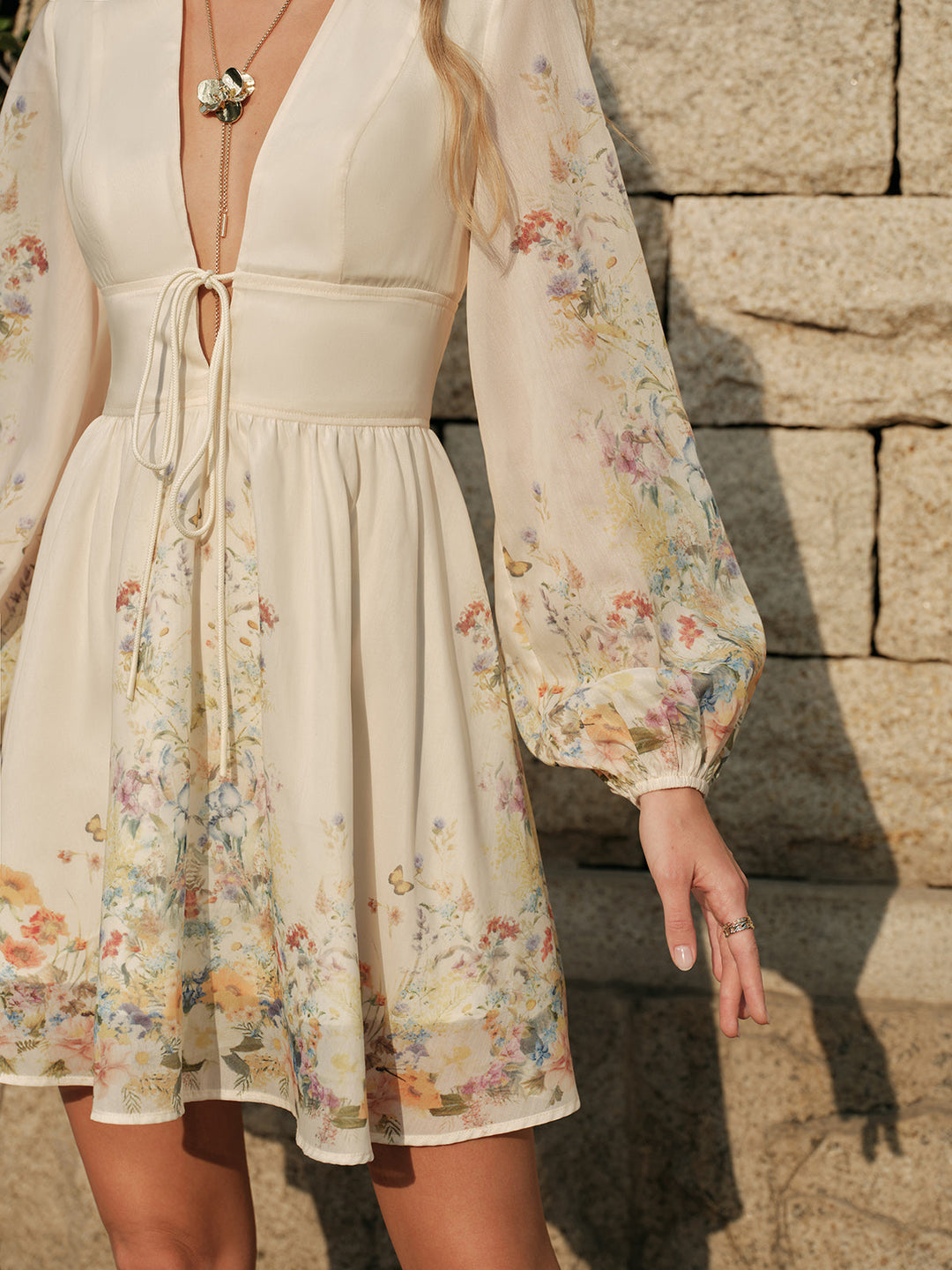 Florales Kleid mit Bindegürtel