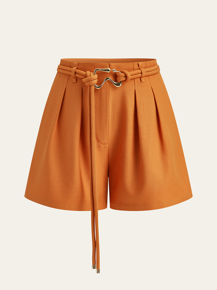 Stoffshorts mit Gürtel und Bundfalten
