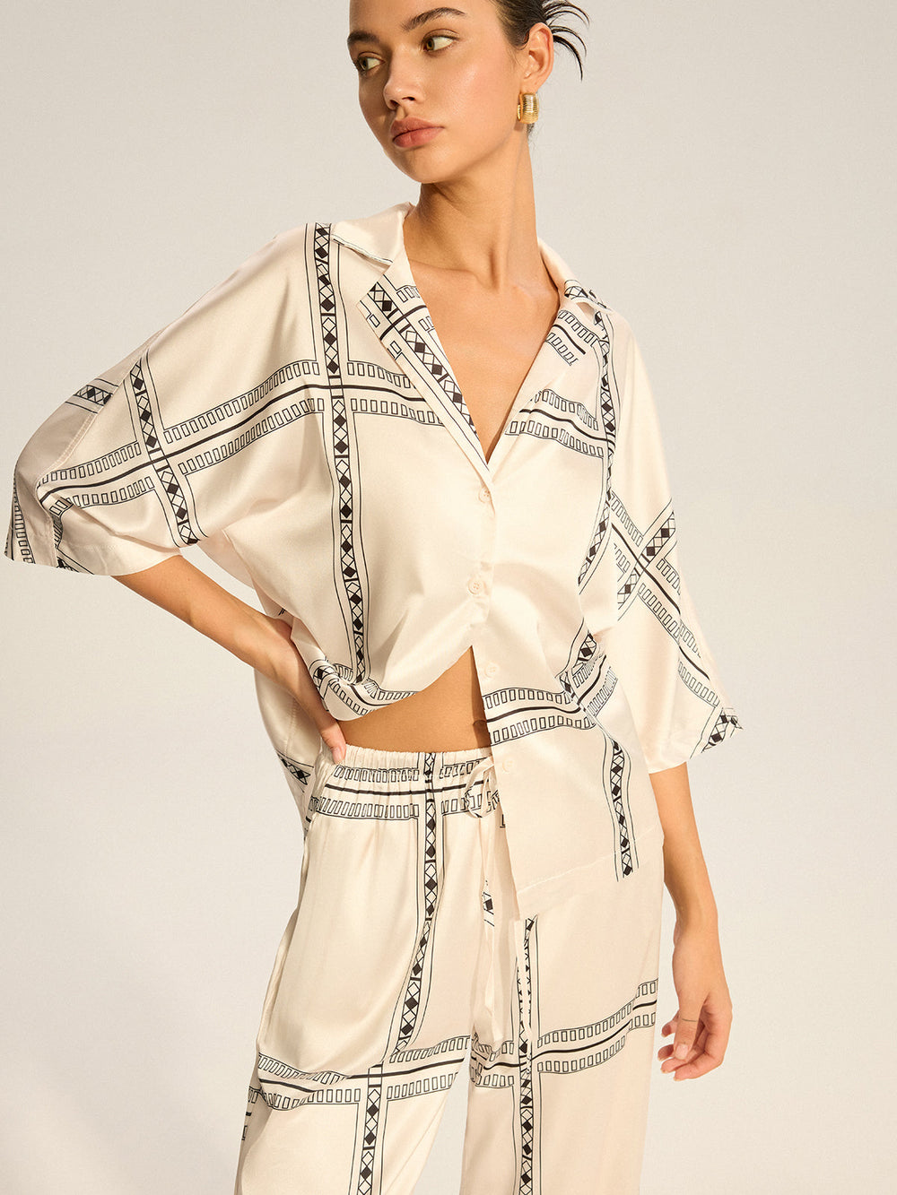 Geometrisches Satin-Hosen-Set mit Print