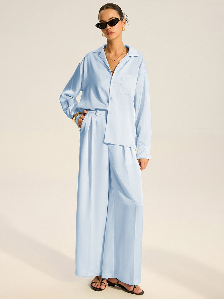 Oversized Satinhemd mit Faltenhose
