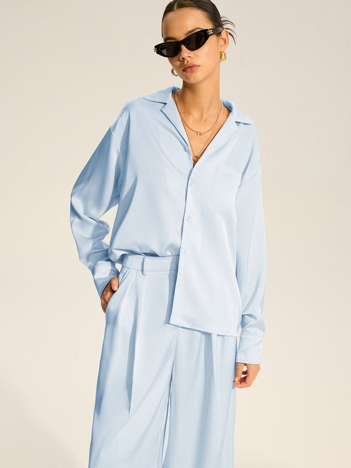 Oversized Satinhemd mit Faltenhose
