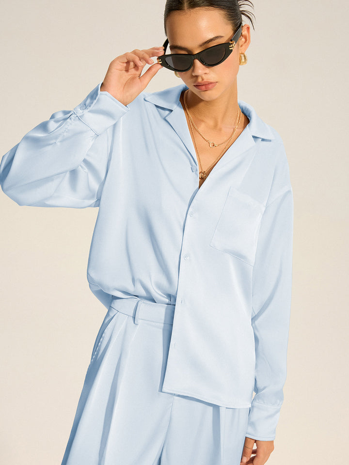 Oversized Satinhemd mit Faltenhose
